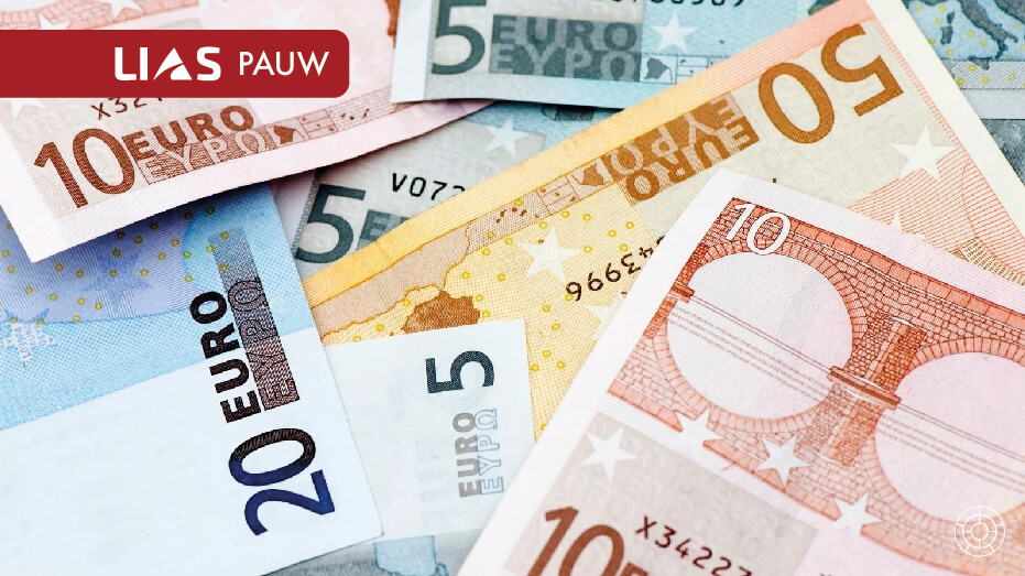verschillende euro biljetten op een stapel