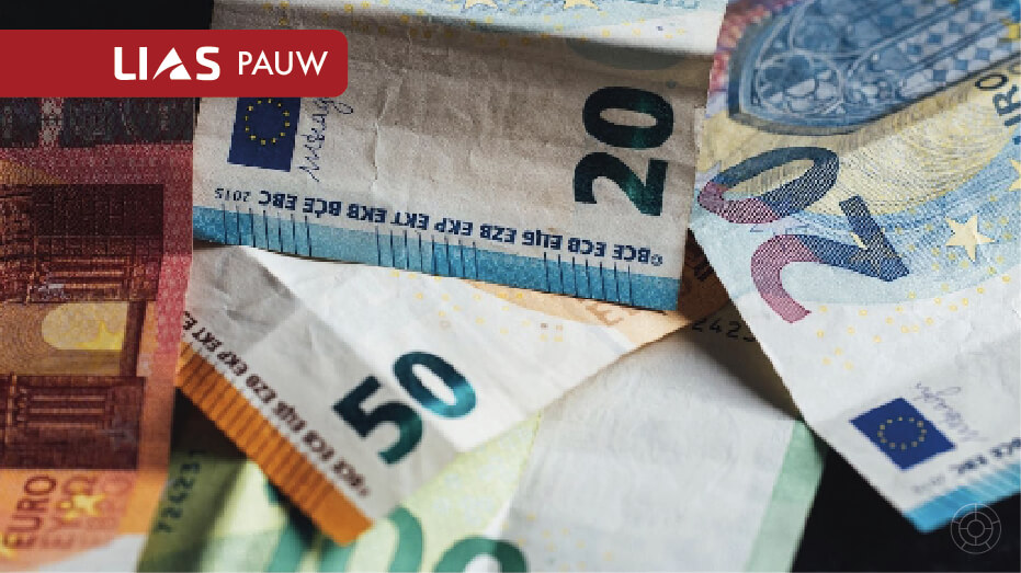 verschillende euro biljetten op een stapel