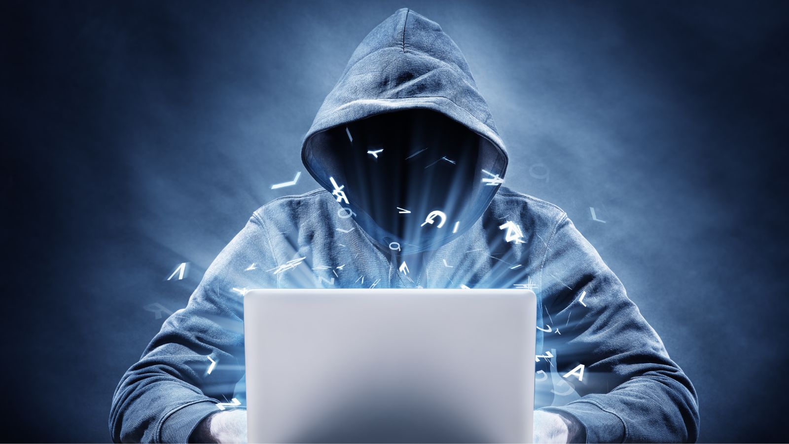 Een hacker achter zijn laptop